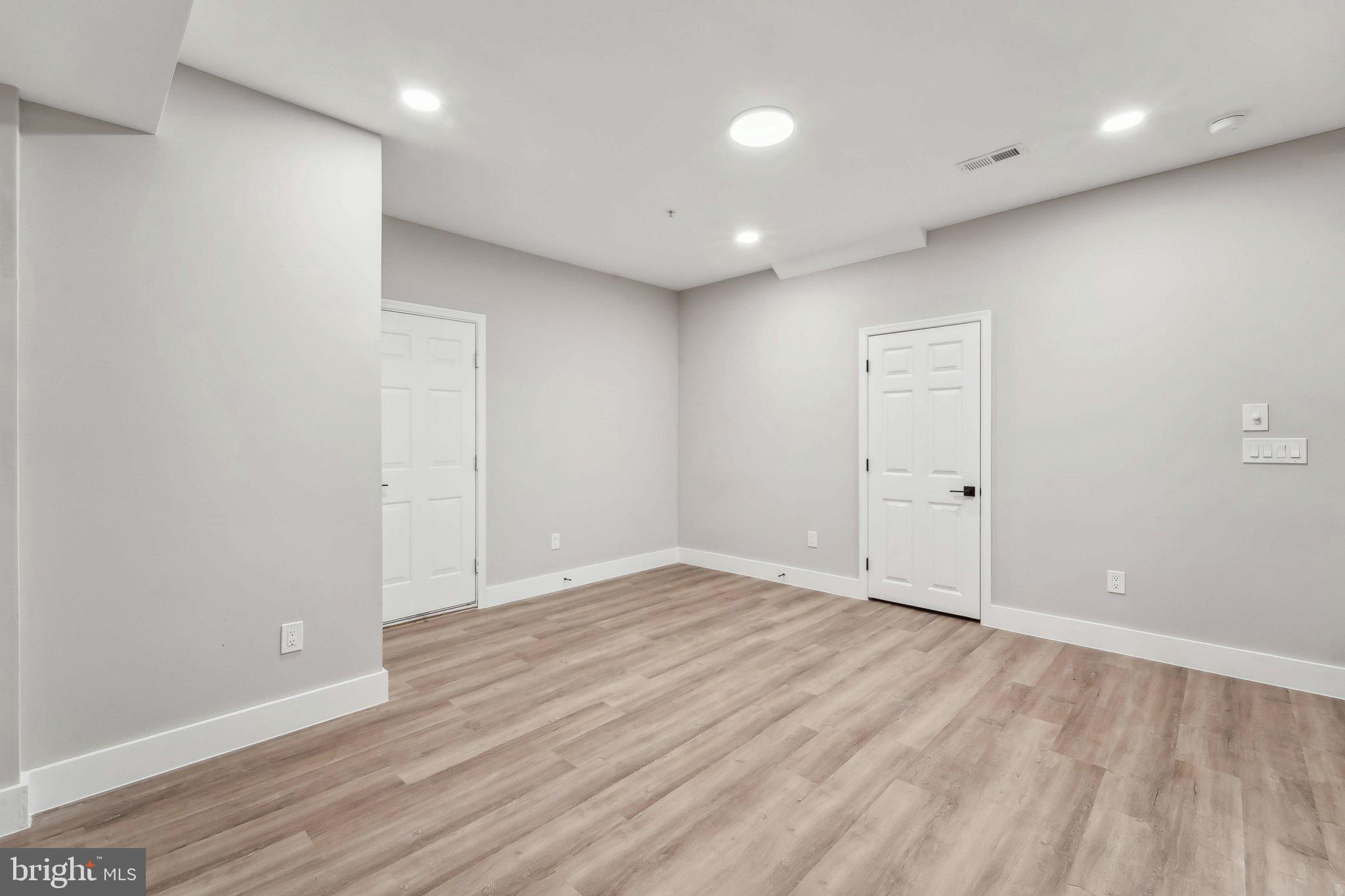 16818 Nuttal Oak Pl