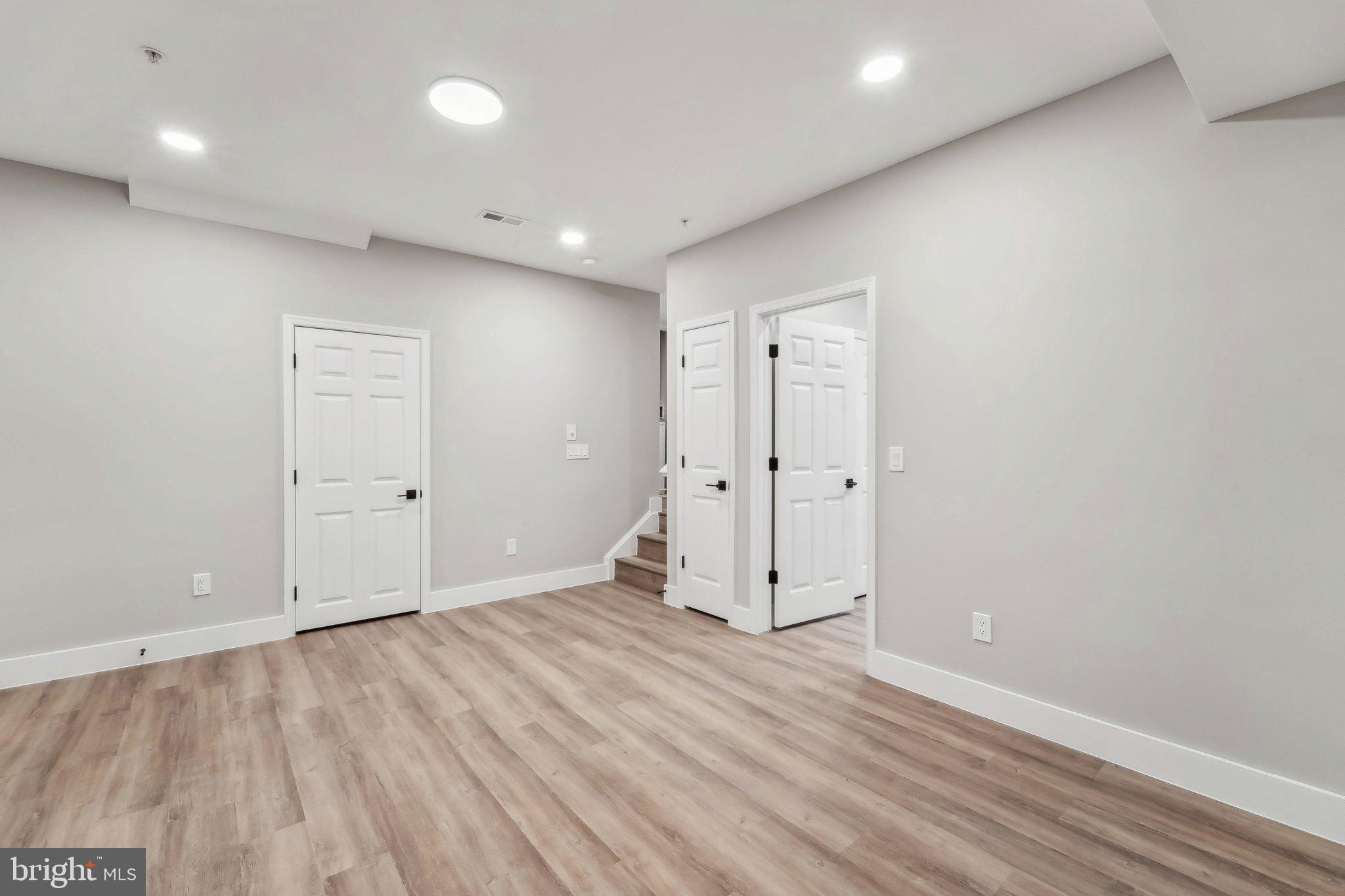 16818 Nuttal Oak Pl