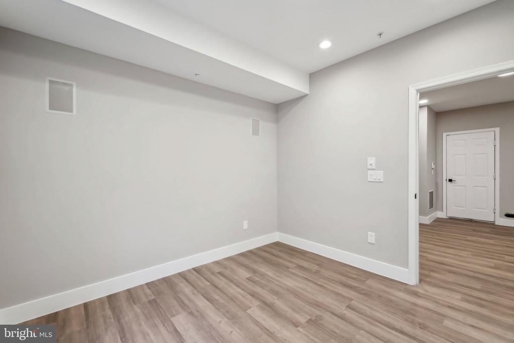 16818 Nuttal Oak Pl