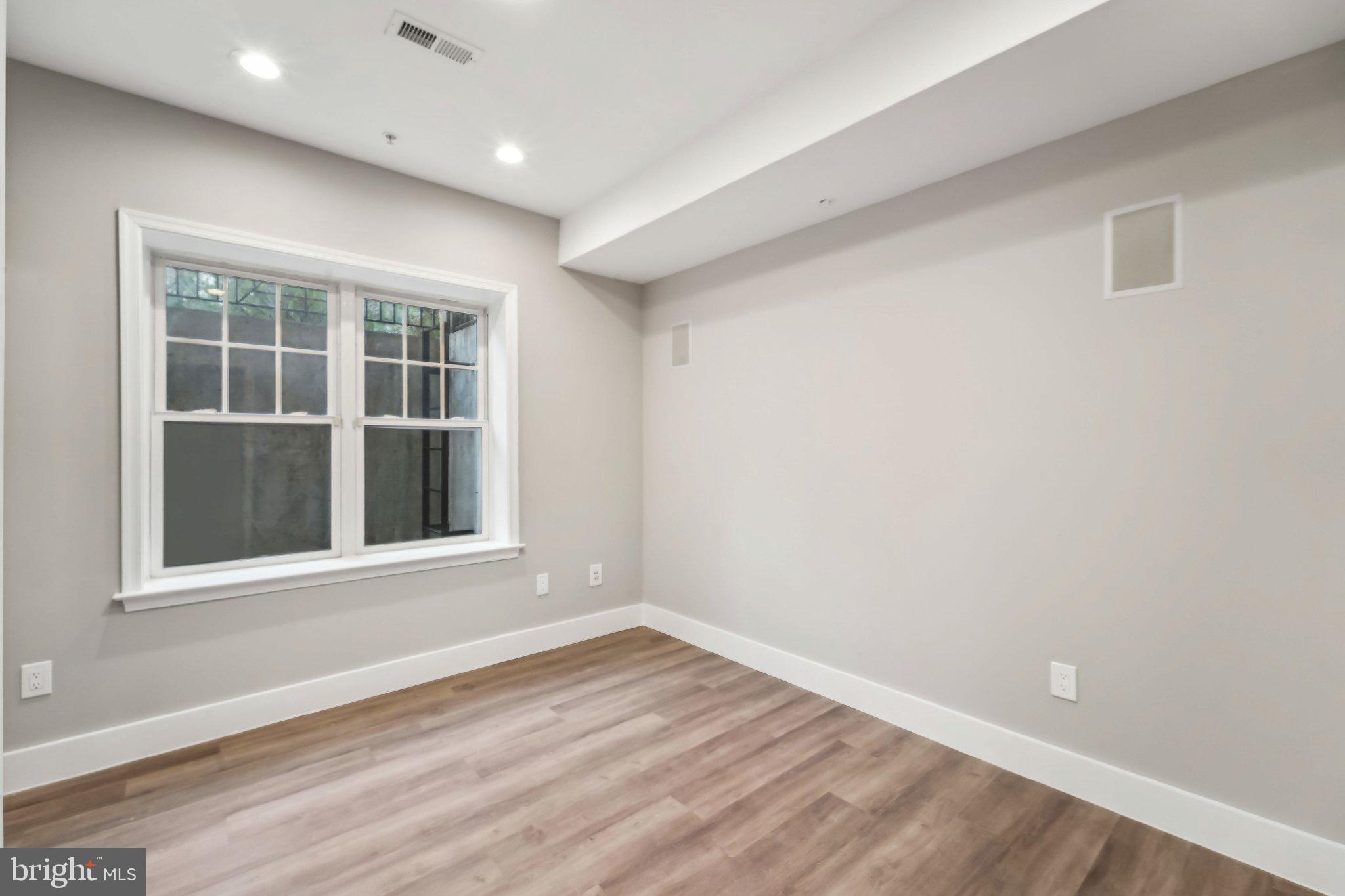 16818 Nuttal Oak Pl