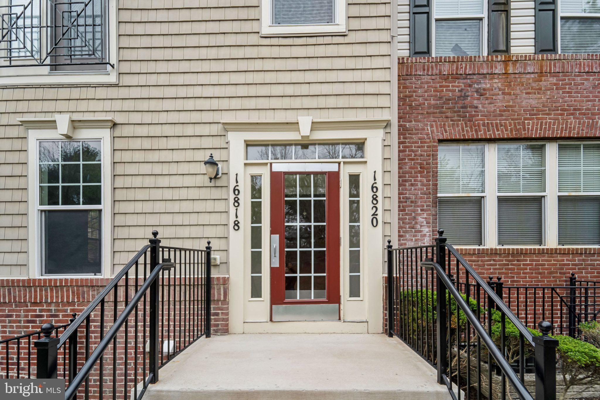 16818 Nuttal Oak Pl
