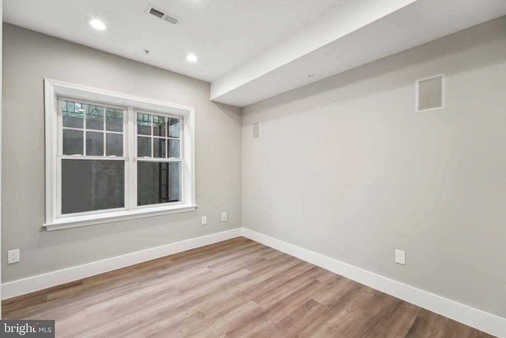 16818 Nuttal Oak Pl
