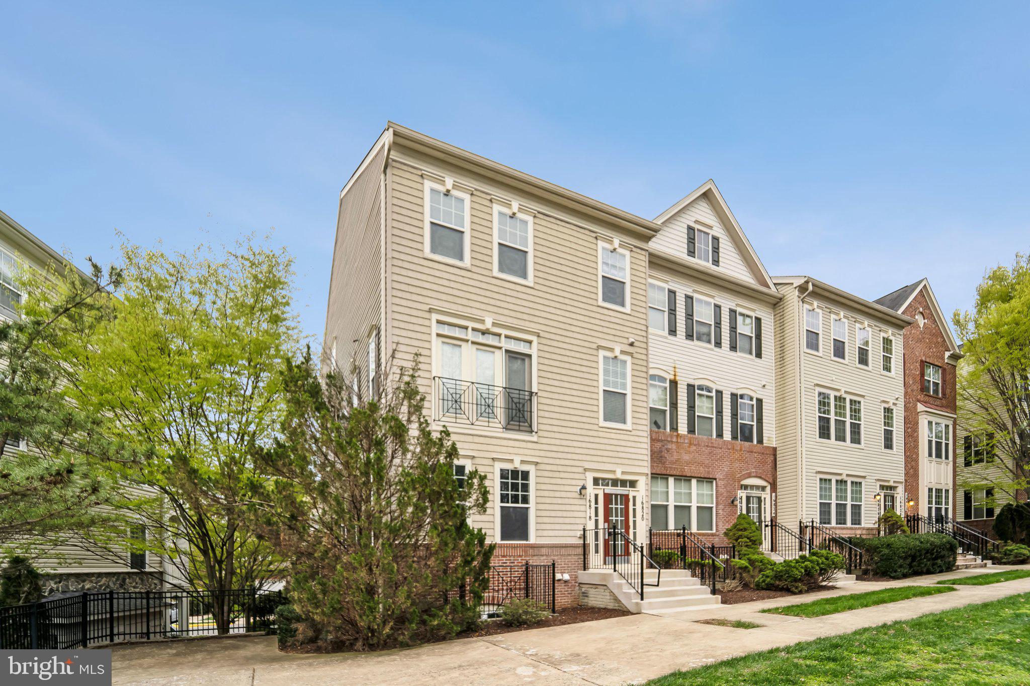 16818 Nuttal Oak Pl