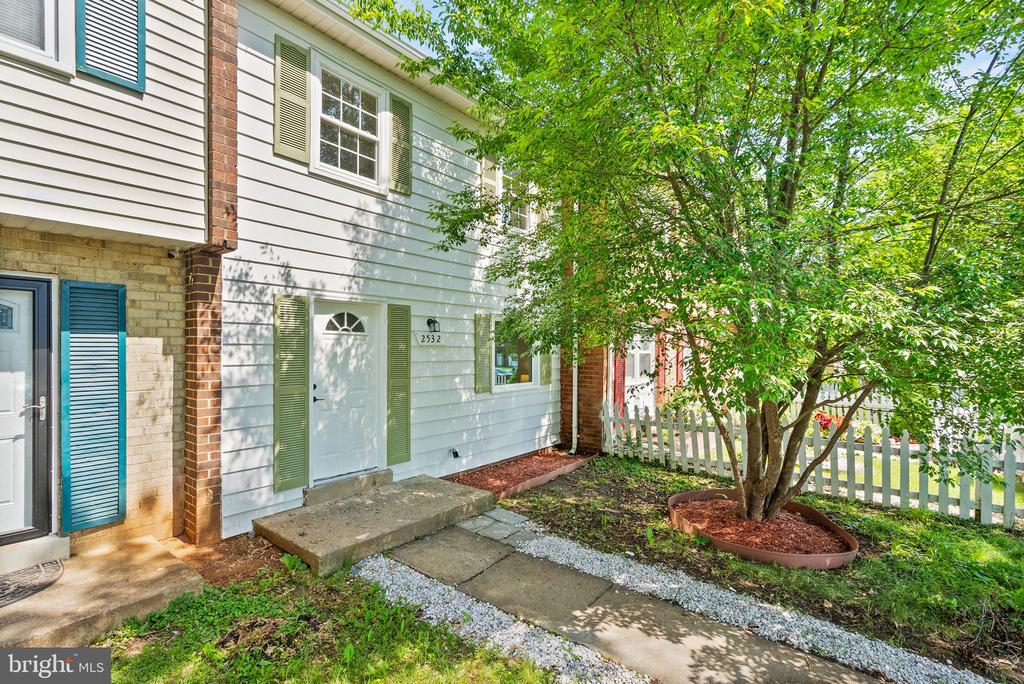 2532 Sedgewick Pl