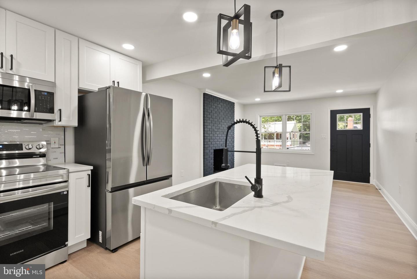 1503 Cecilia Ct