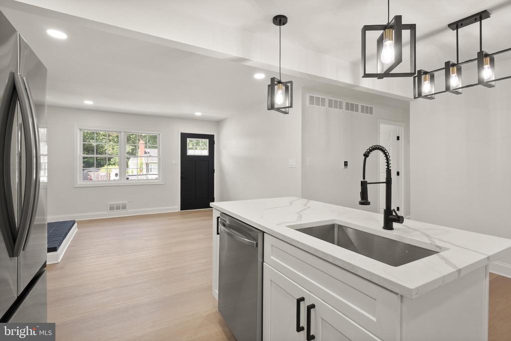 1503 Cecilia Ct