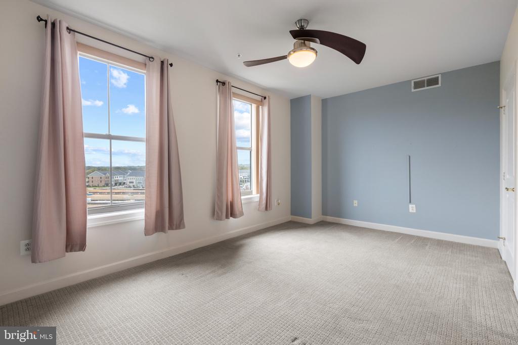 485 HARBOR SIDE STREET 714