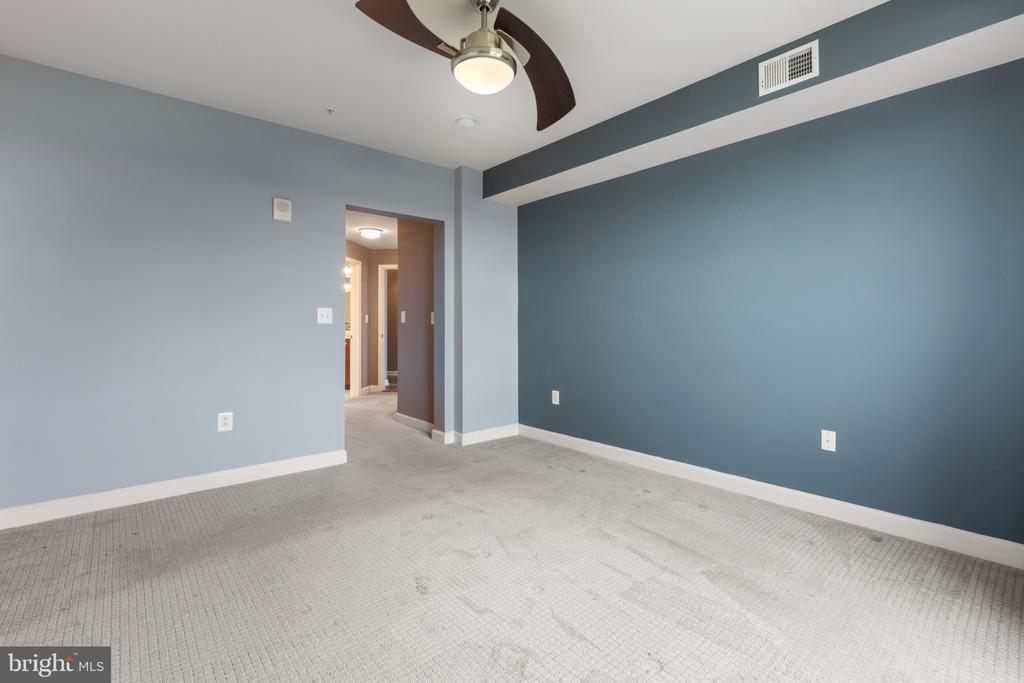 485 HARBOR SIDE STREET 714