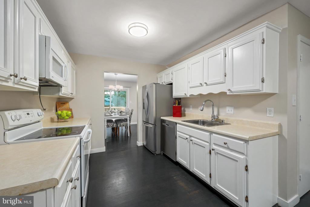 12220 REDWOOD COURT