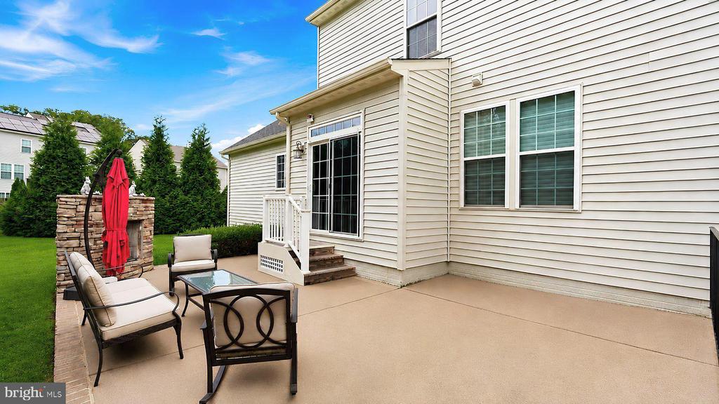 5520 GRACELYN COURT