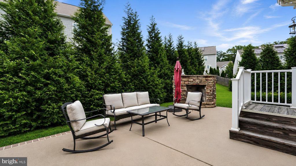 5520 GRACELYN COURT