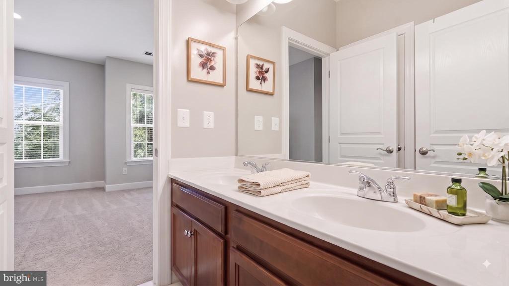 5520 GRACELYN COURT