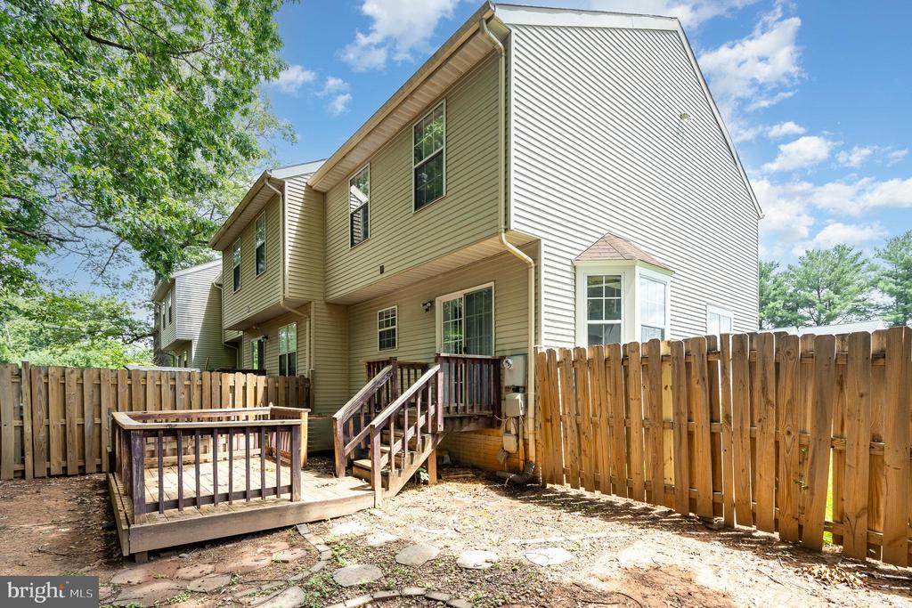 8 Tall Oaks Ct