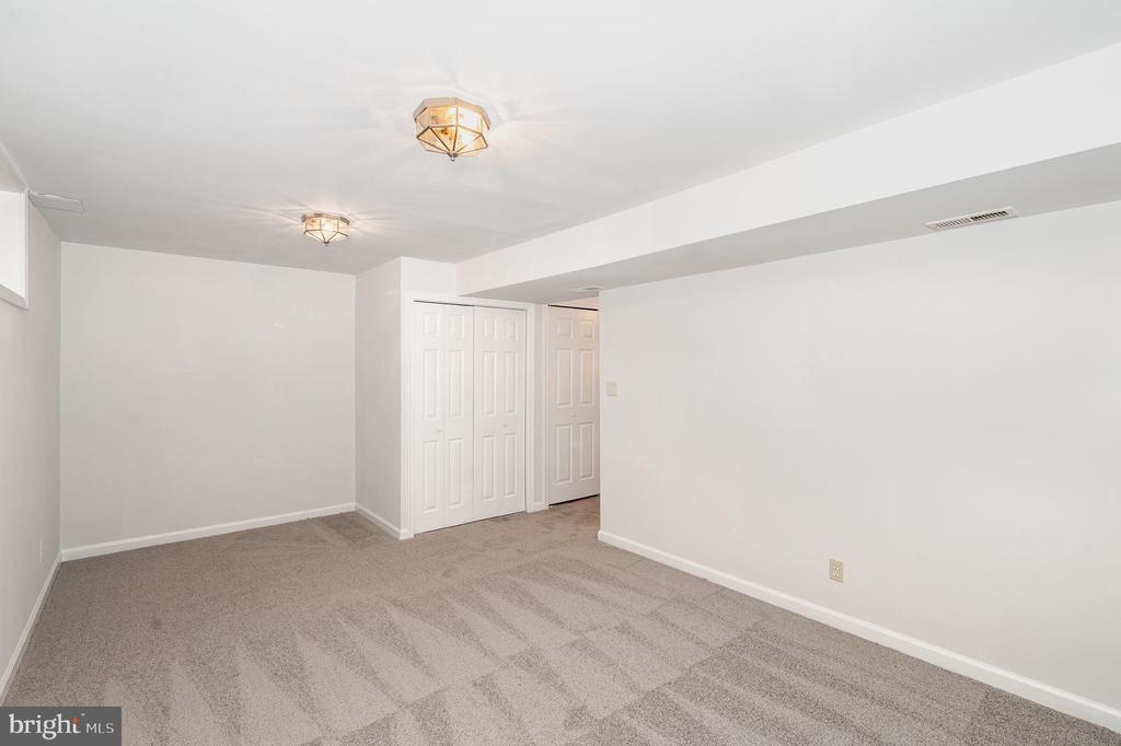 8 Tall Oaks Ct