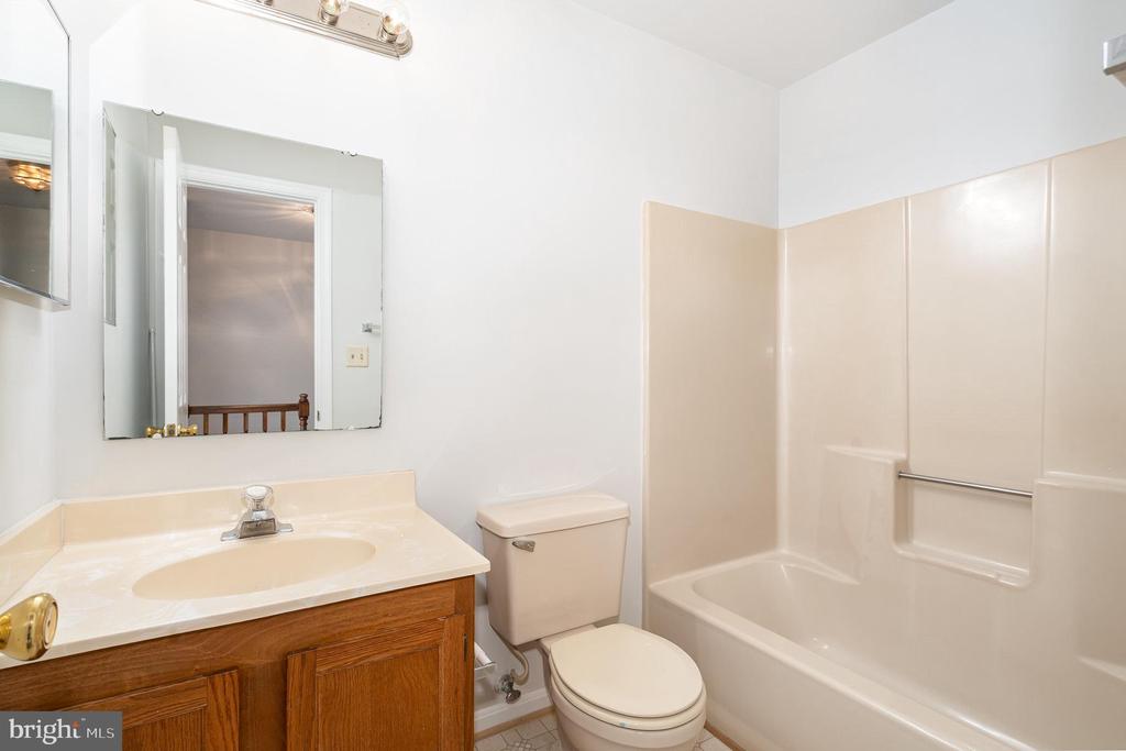 8 Tall Oaks Ct