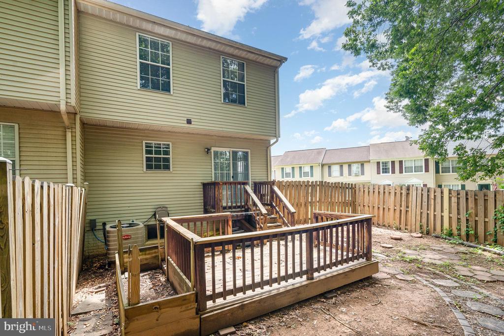 8 Tall Oaks Ct