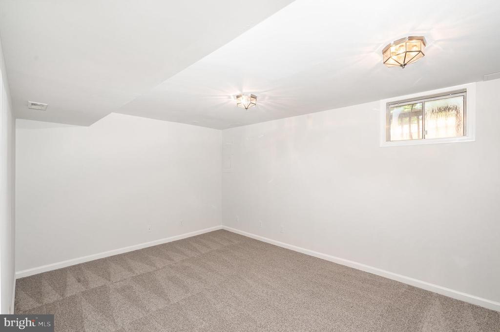 8 Tall Oaks Ct