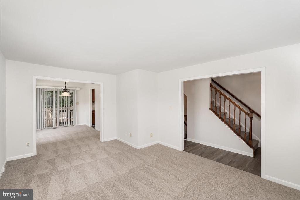 8 Tall Oaks Ct