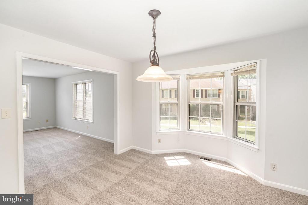 8 Tall Oaks Ct