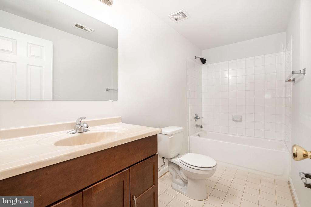 8 Tall Oaks Ct