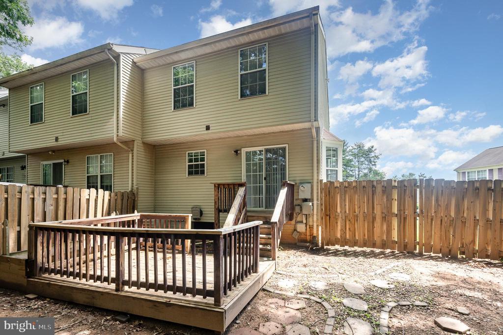 8 Tall Oaks Ct
