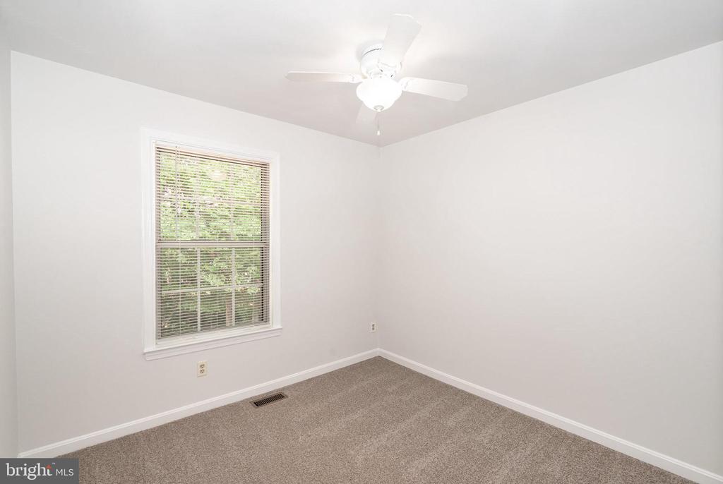 8 Tall Oaks Ct