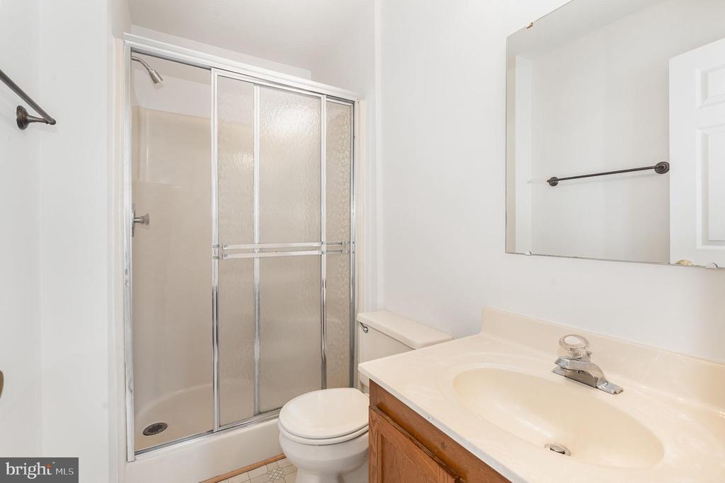 8 Tall Oaks Ct