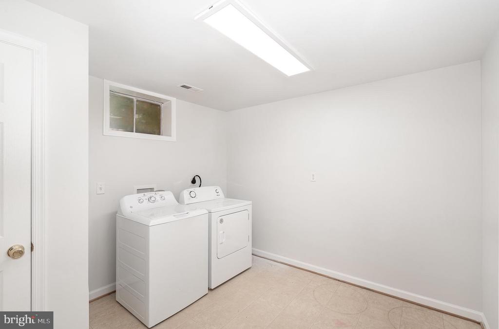 8 Tall Oaks Ct