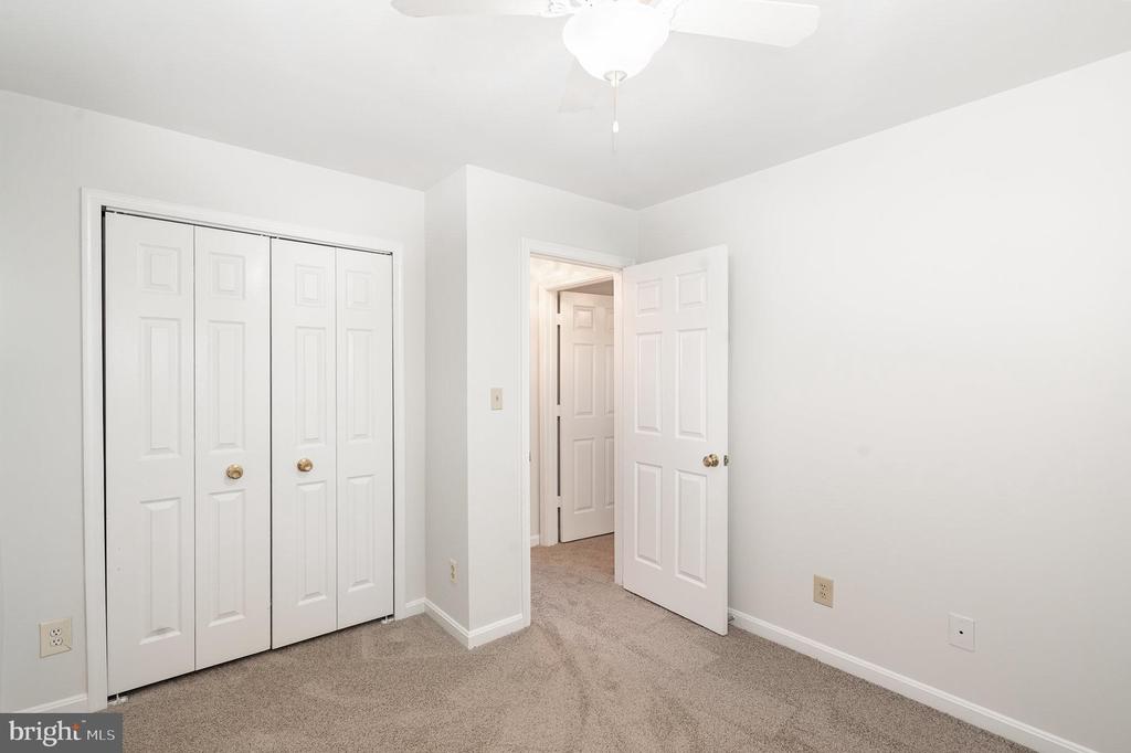 8 Tall Oaks Ct