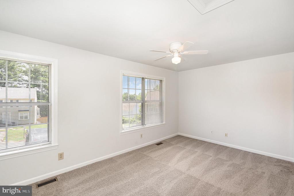 8 Tall Oaks Ct