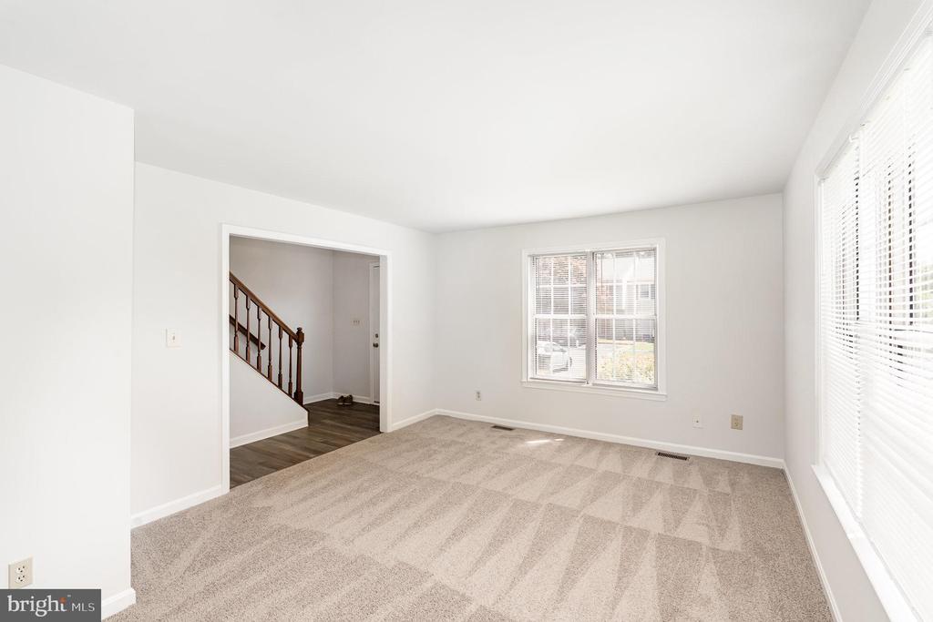 8 Tall Oaks Ct
