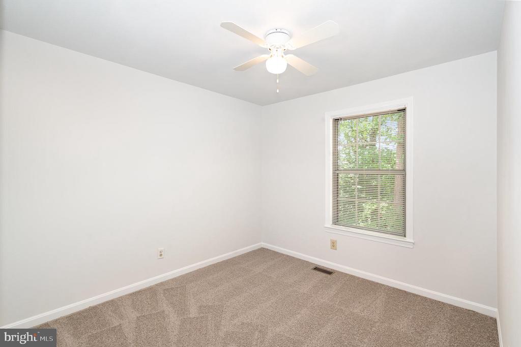 8 Tall Oaks Ct