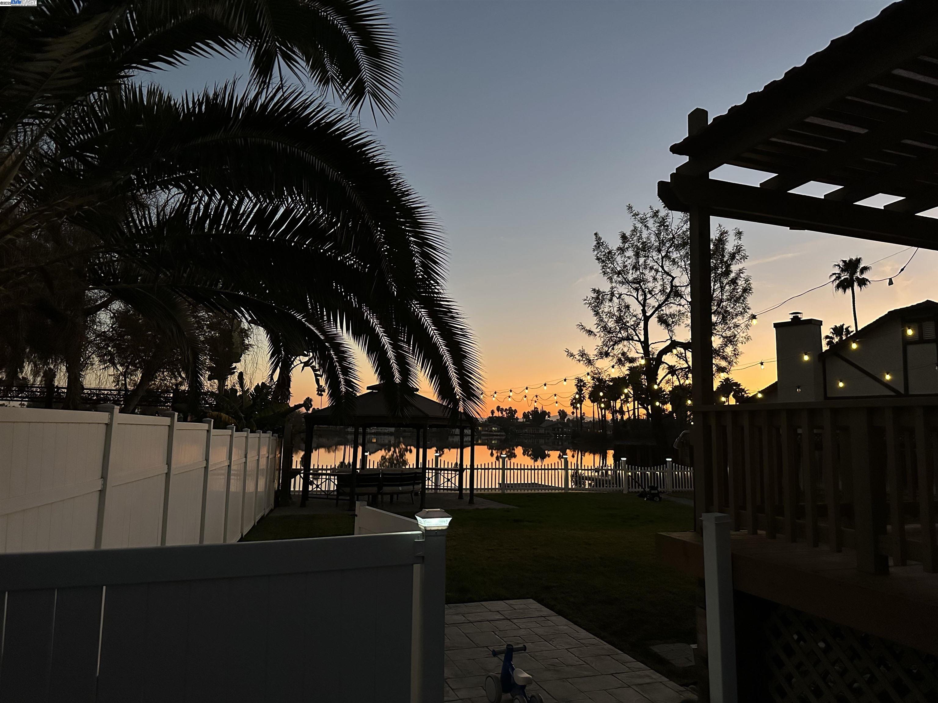 725 Discovery Bay Blvd