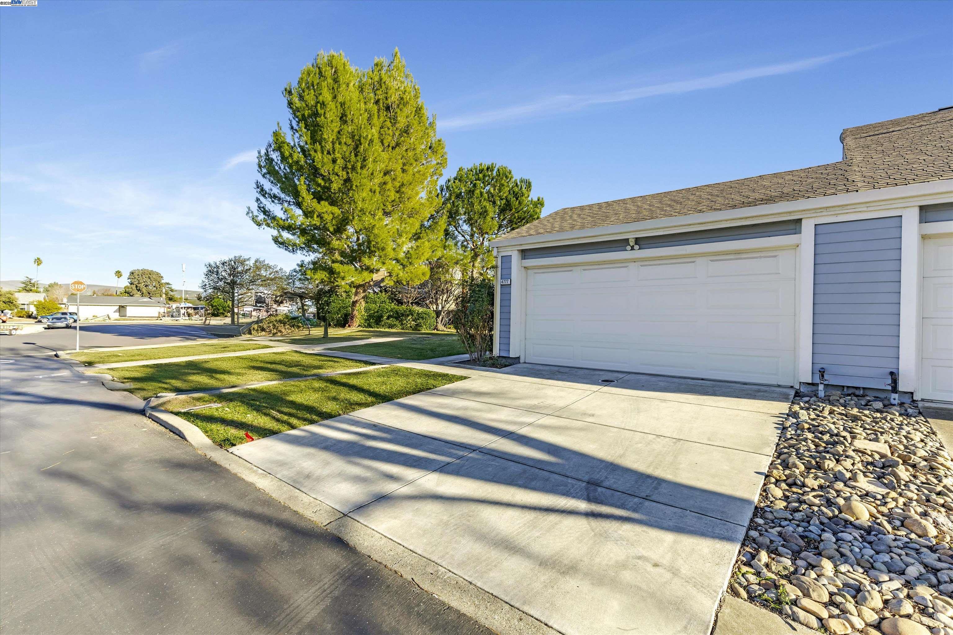 4777 Apple Tree Cmn
