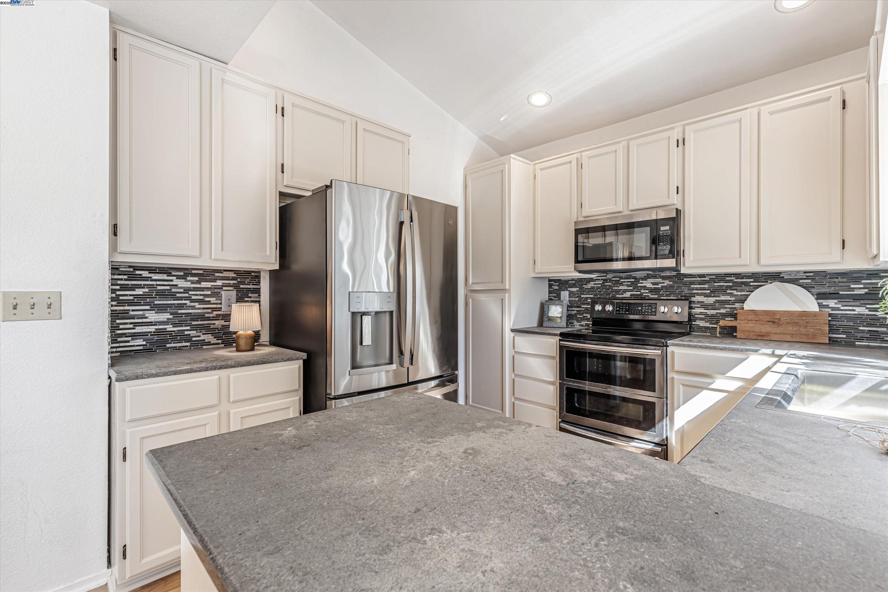 112 Machado Ct