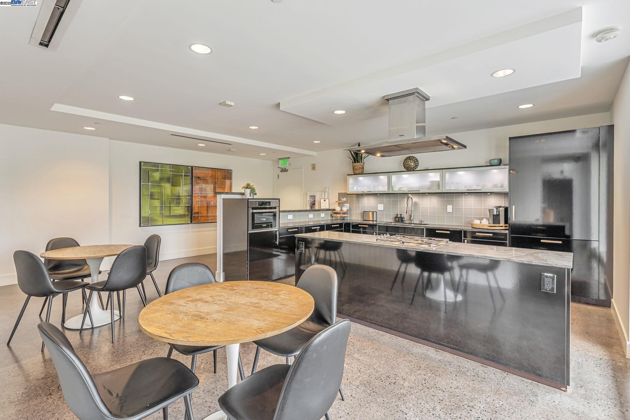 88 E San Fernando St # 804