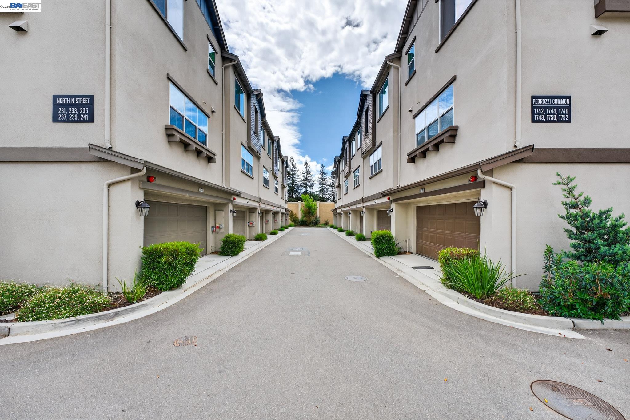 241 N N St