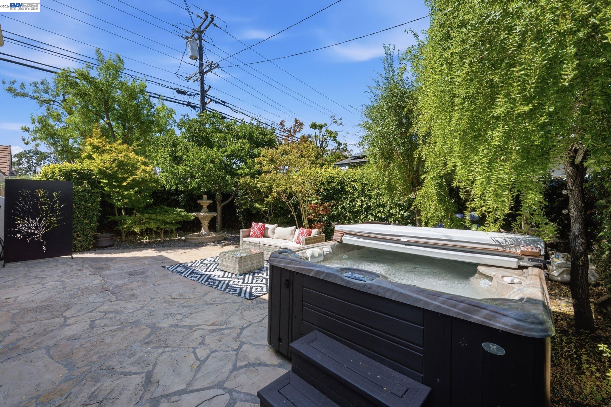 1800 Versailles Ave