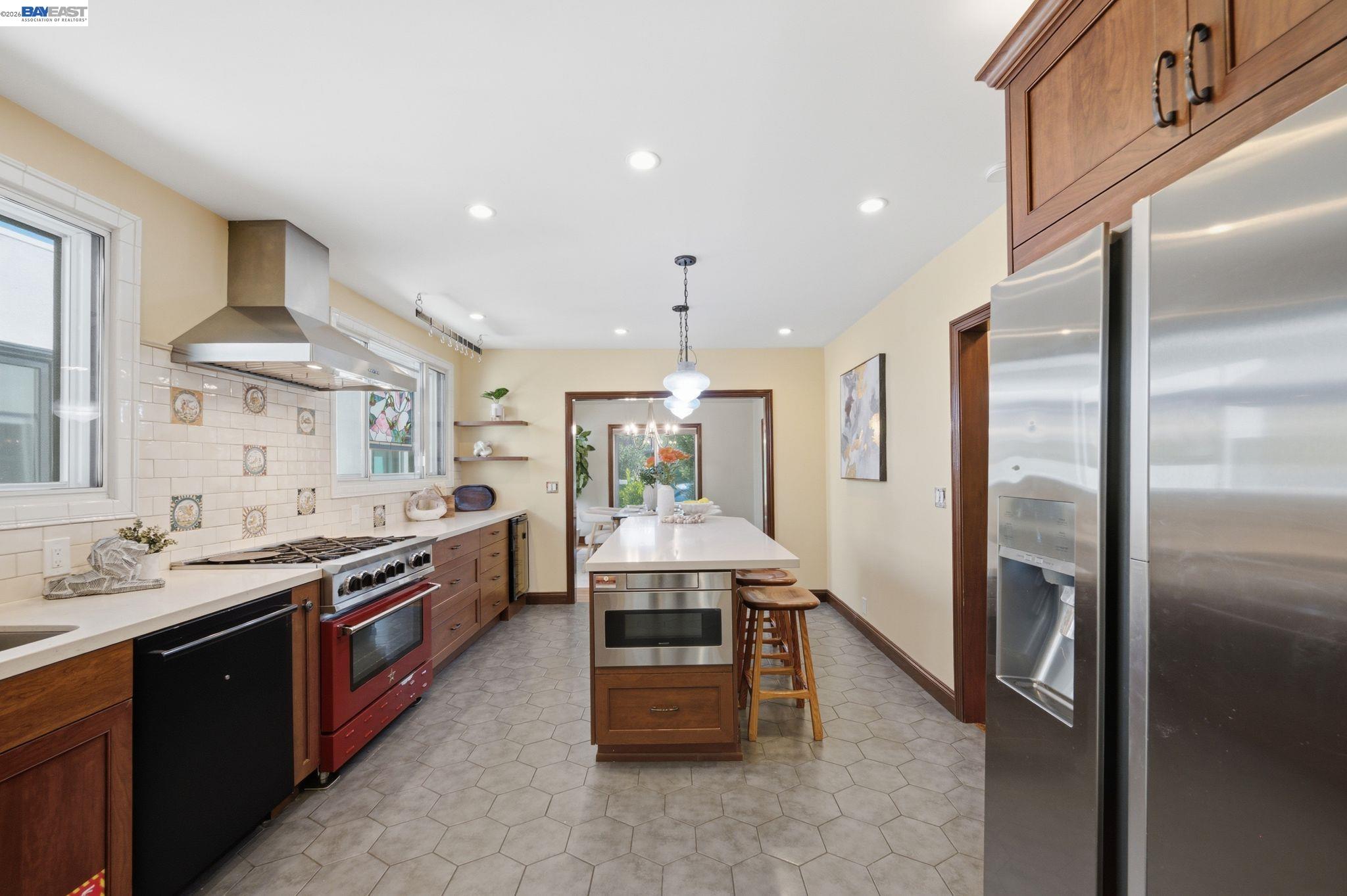 1800 Versailles Ave