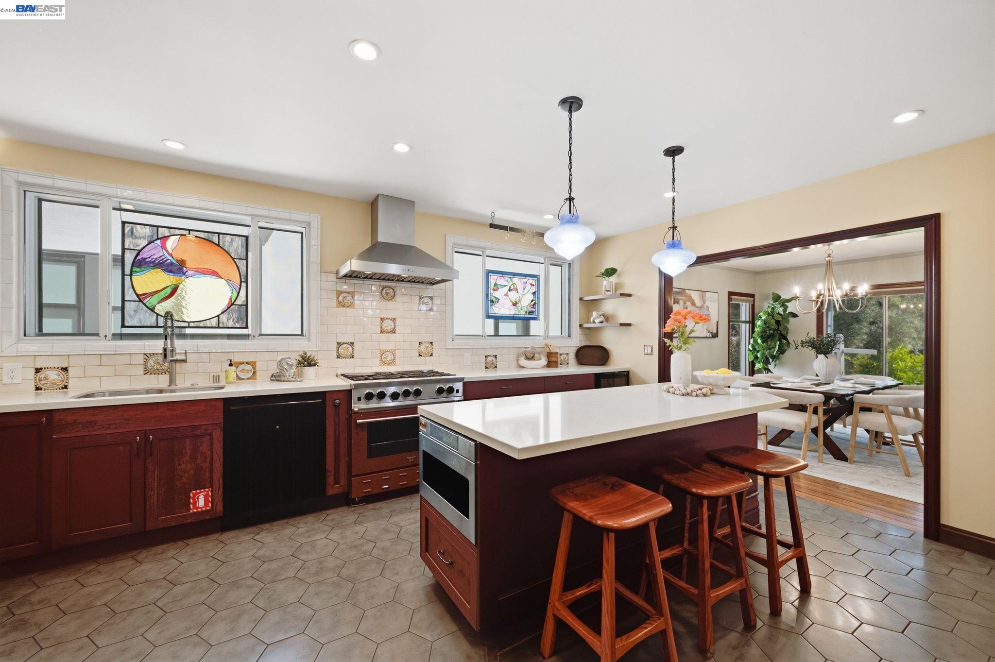 1800 Versailles Ave