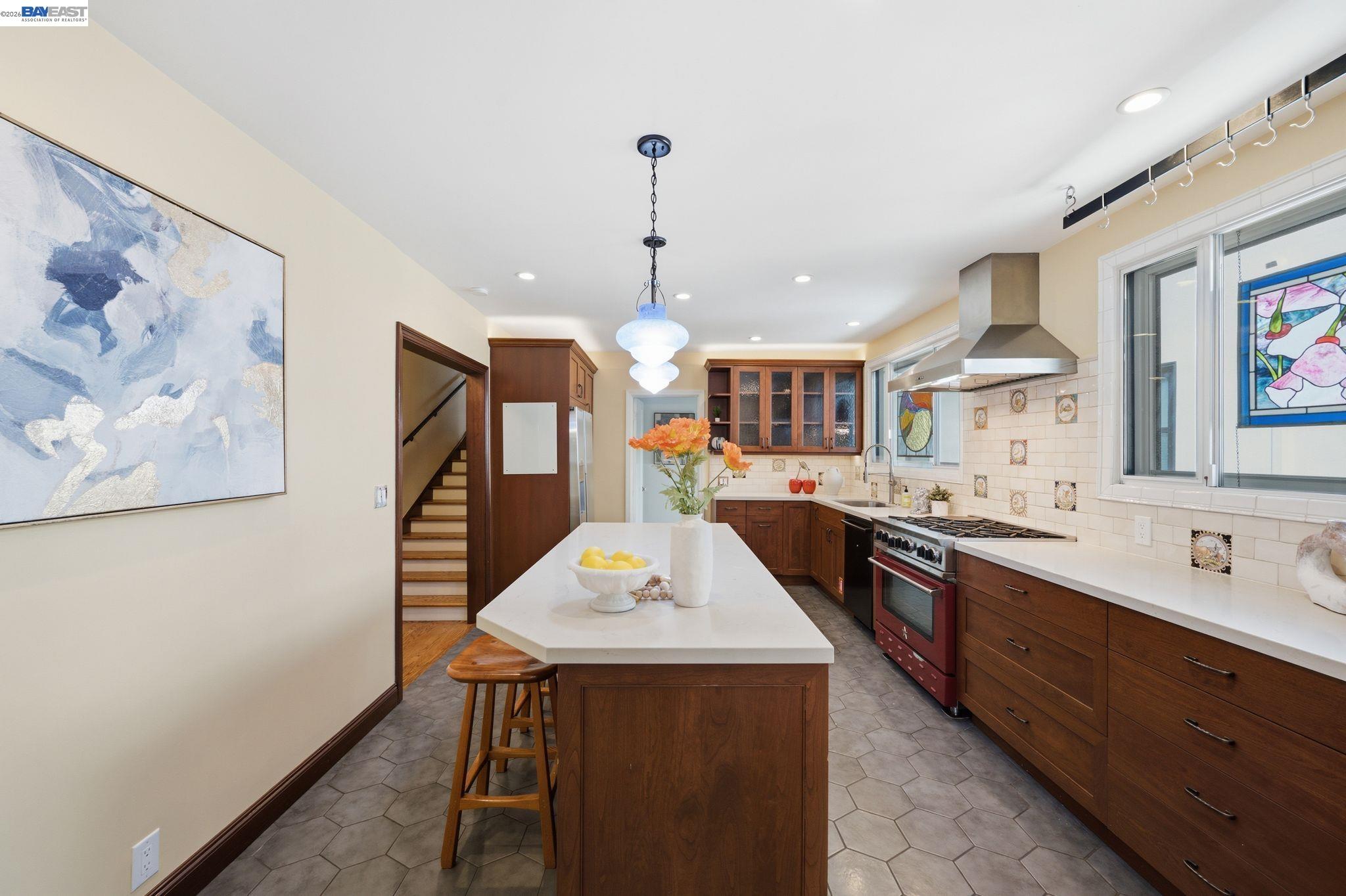 1800 Versailles Ave