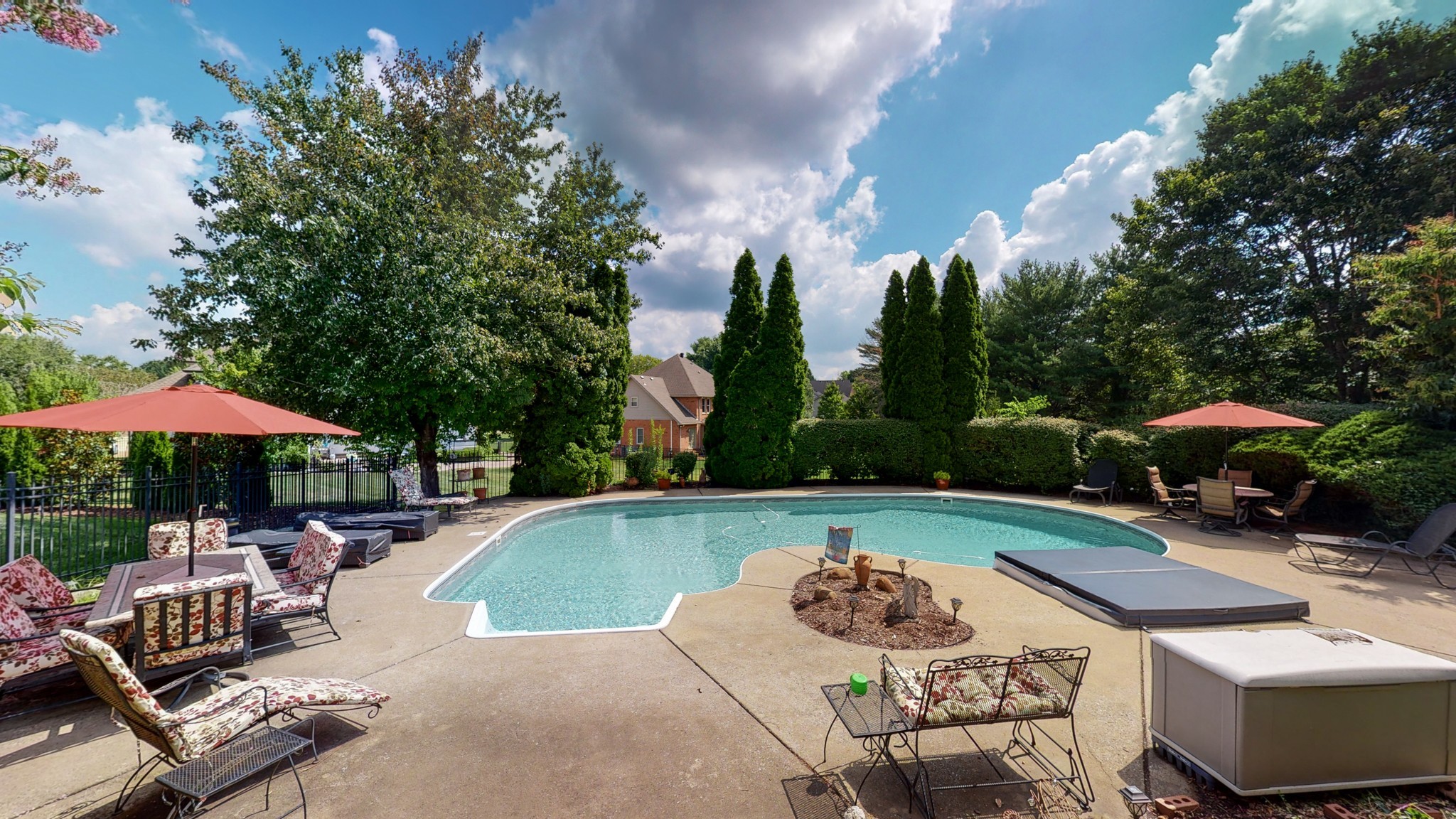 902 Briarwood Crst