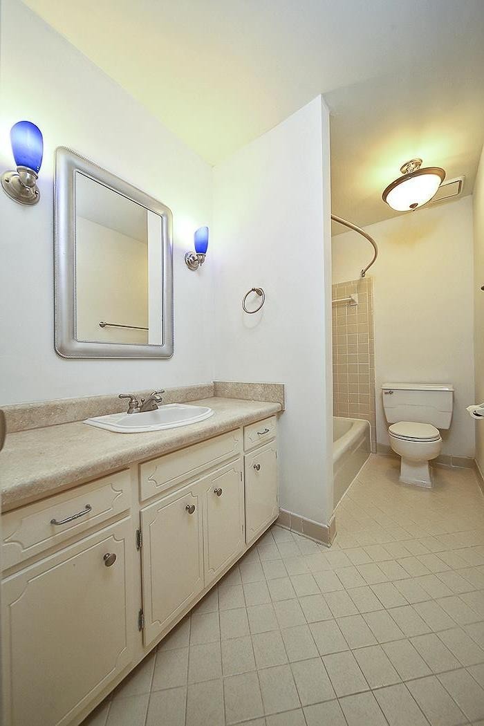 8300 Sawyer Brown Rd Unit: Q305