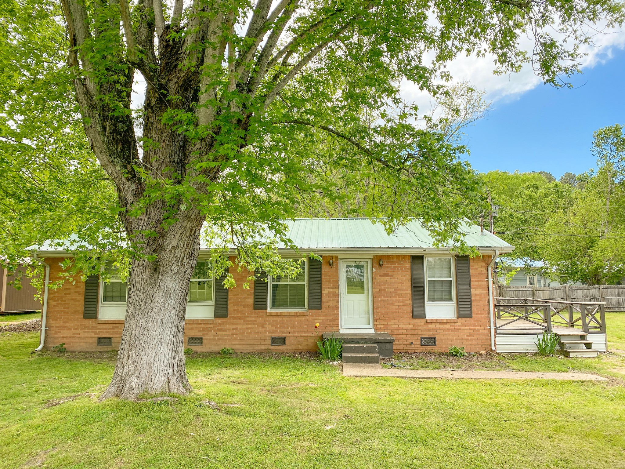 609 Hill View Dr