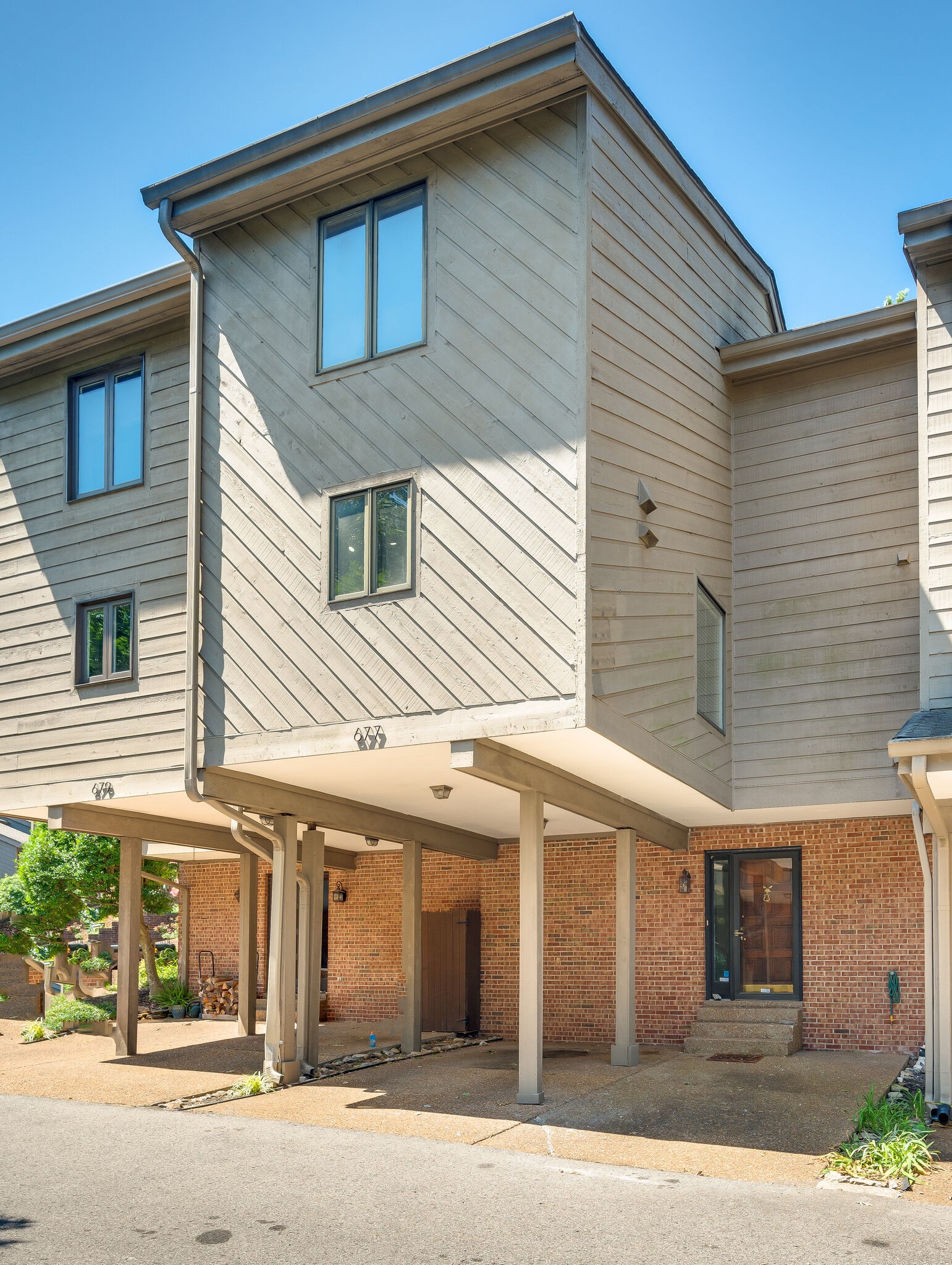 677 Harpeth Trace Dr
