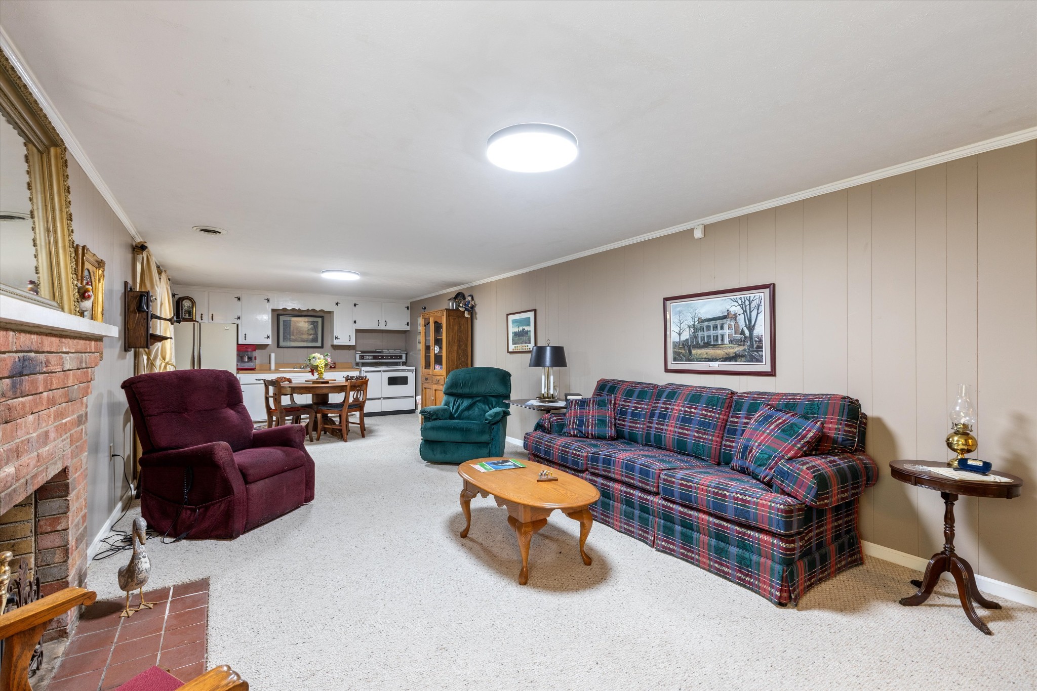 302 Hillview Dr
