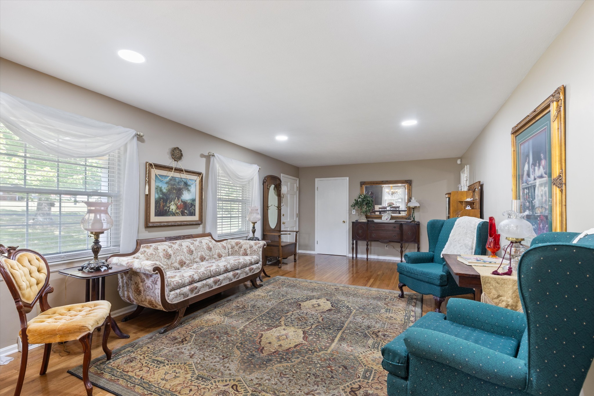 302 Hillview Dr