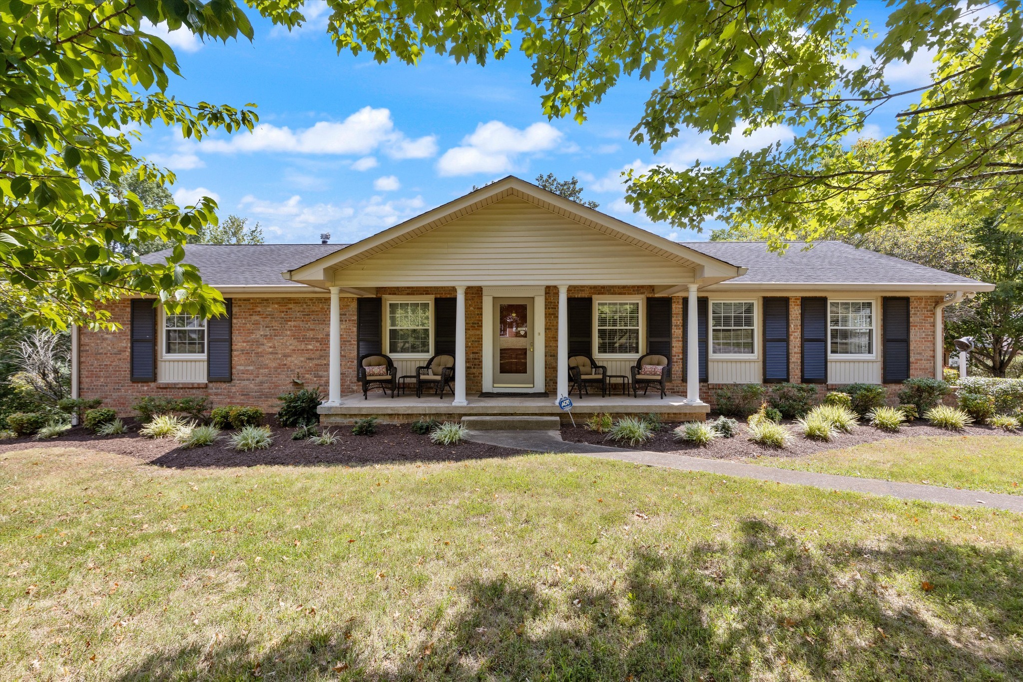 302 Hillview Dr