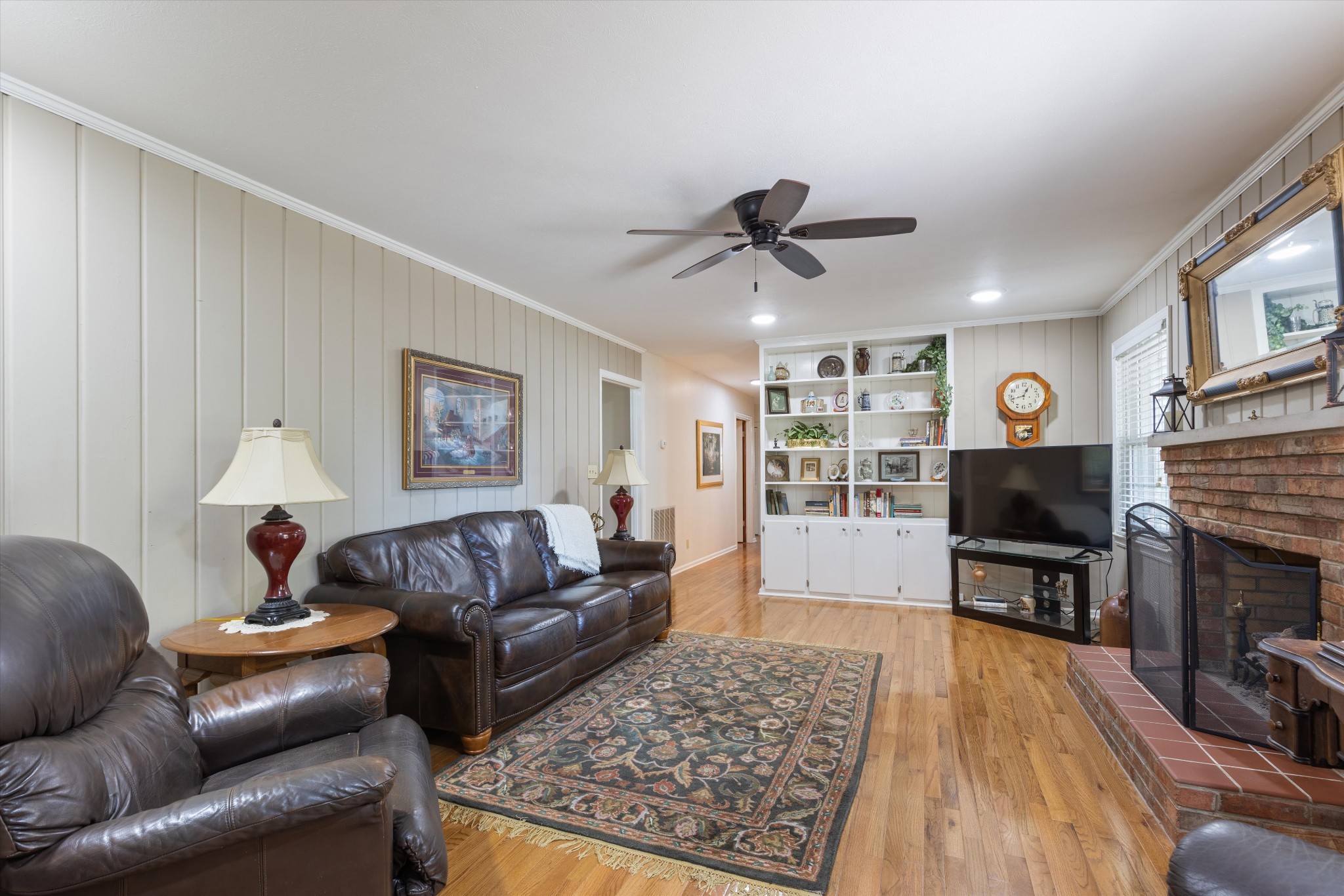 302 Hillview Dr