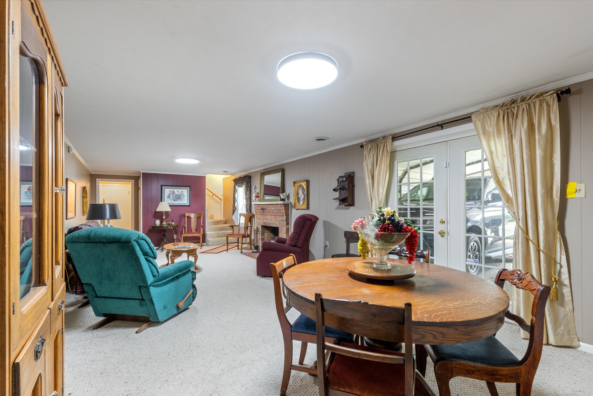 302 Hillview Dr